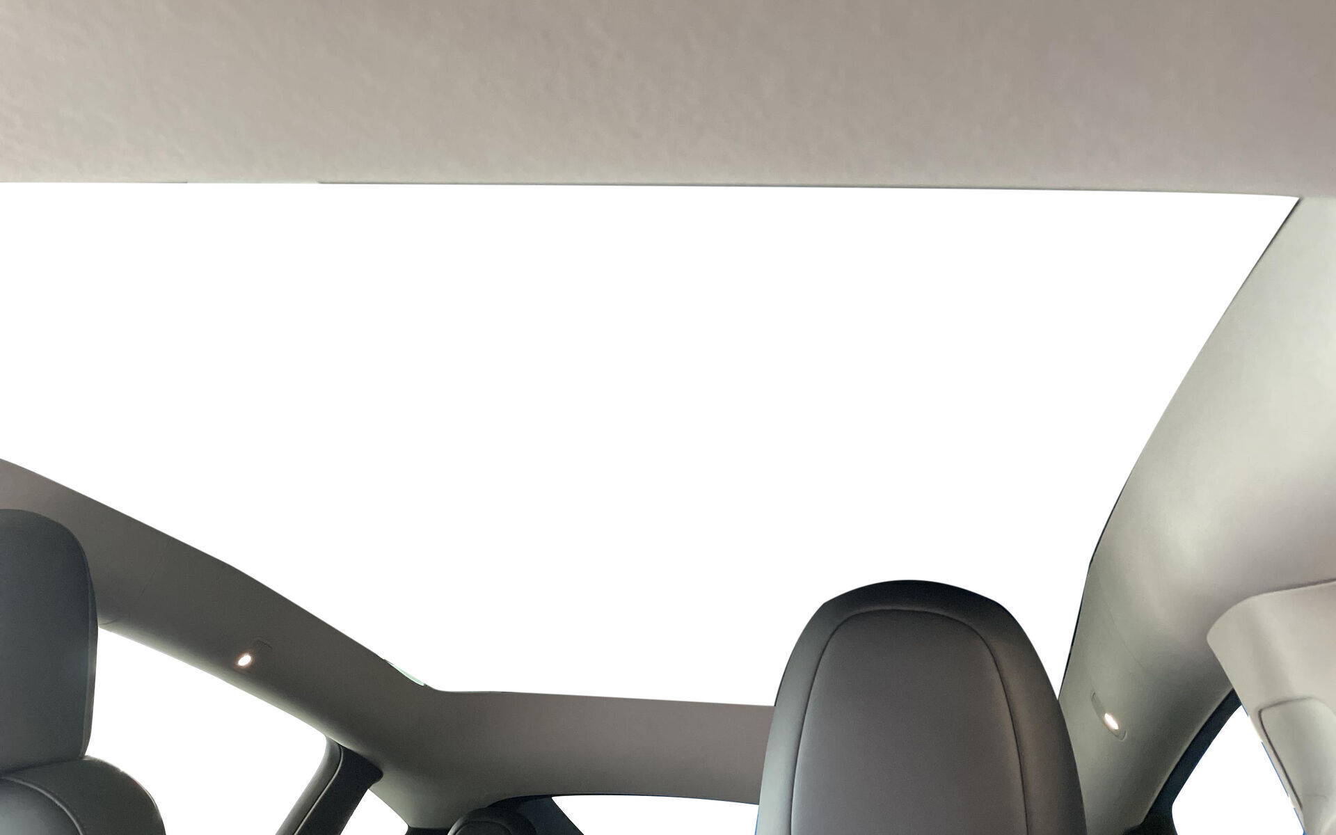 Hvid Tesla Model Y fra 2022