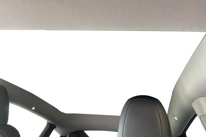 Hvid Tesla Model Y fra 2022