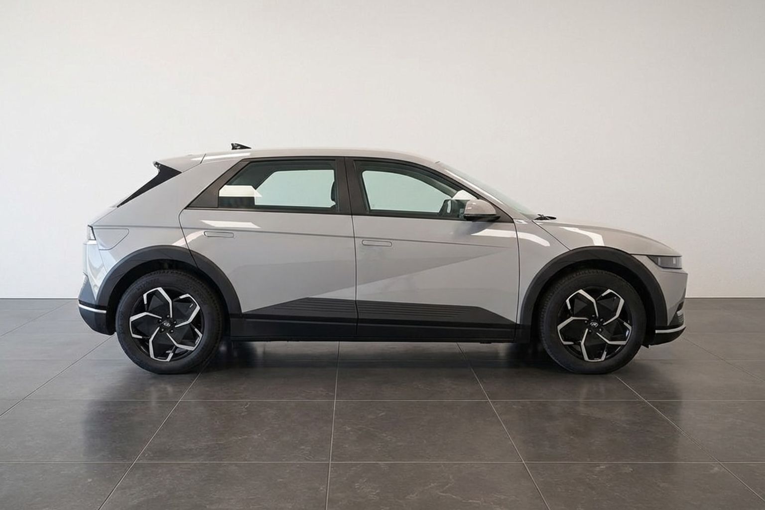 Hyundai Ioniq 5 Electric 77,4 kWh Essential 229HK 5d Aut.