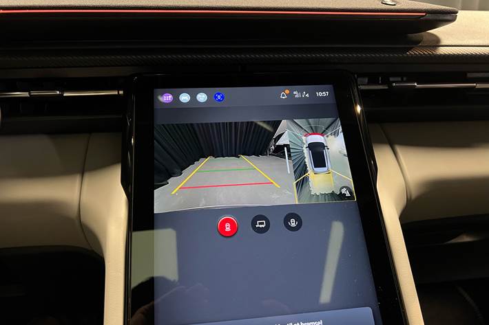 Rød Ford Explorer fra 2024