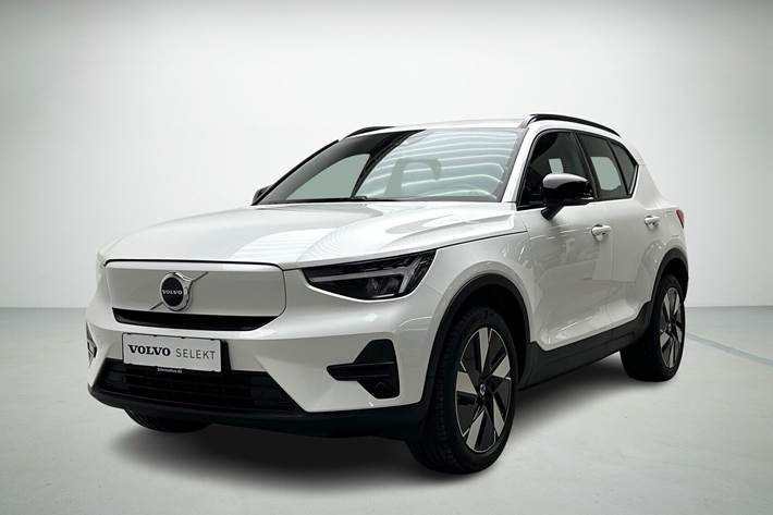 Hvid Volvo EX40 fra 2025 set udefra