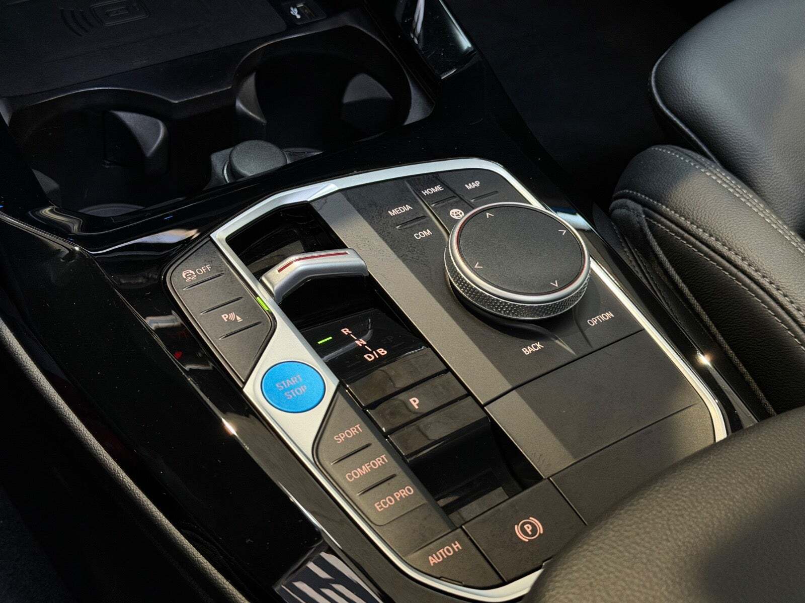 Grå BMW iX3 fra 2023