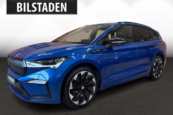 Blå Skoda Enyaq fra 2023 set udefra
