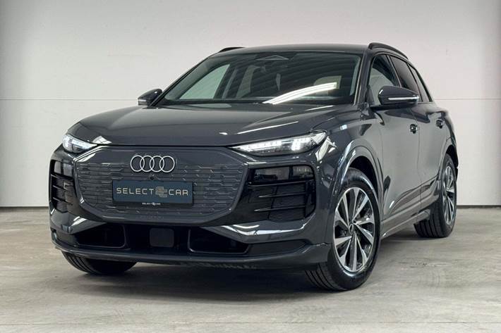 Grå Audi Q6 e-tron fra 2025 set udefra