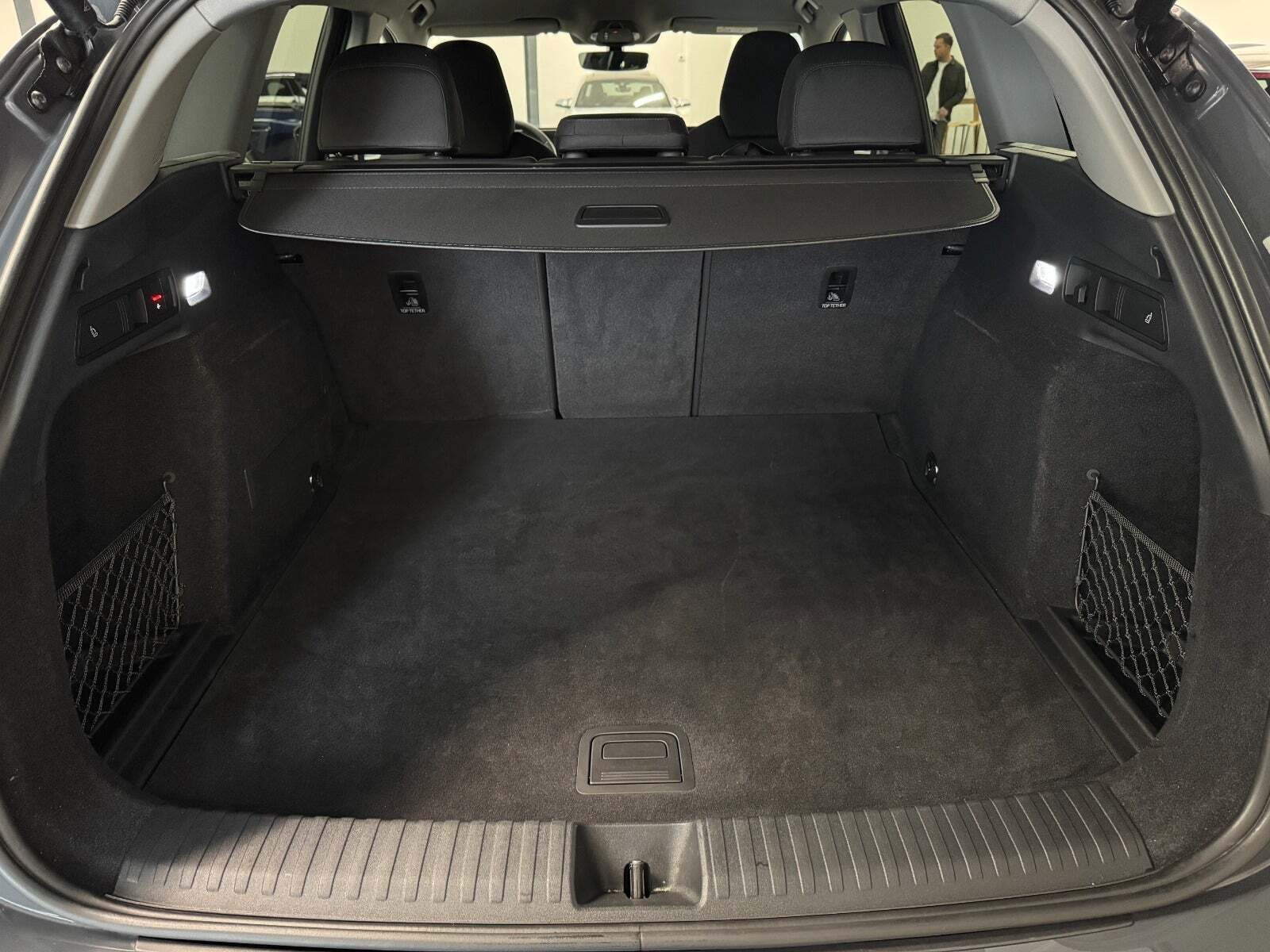 Grå Audi Q6 e-tron fra 2025