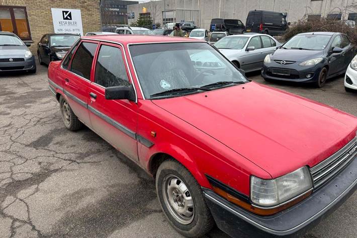 undefined Toyota Carina II fra 1987 set udefra