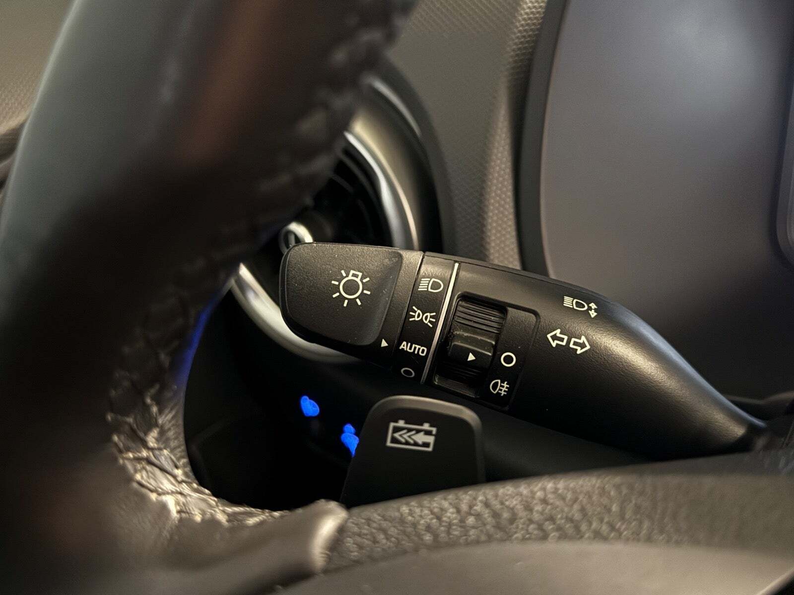 Grå Hyundai Kona fra 2022