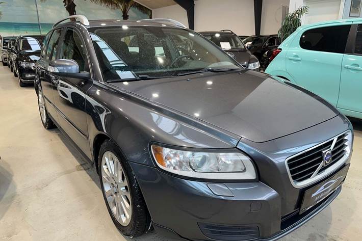 Grå Volvo V50 fra 2008