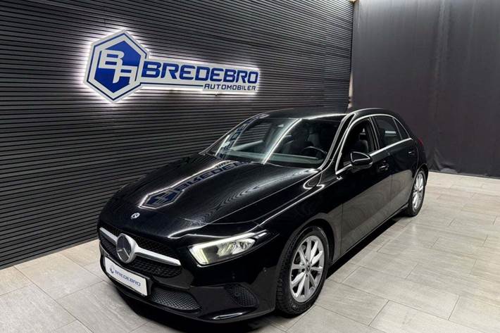 Sort Mercedes A200 fra 2018 set udefra