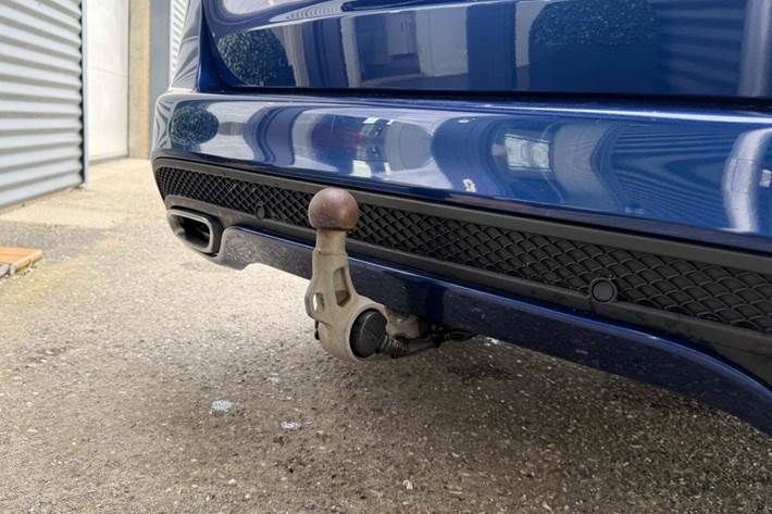 Blå Mercedes C220 d fra 2017