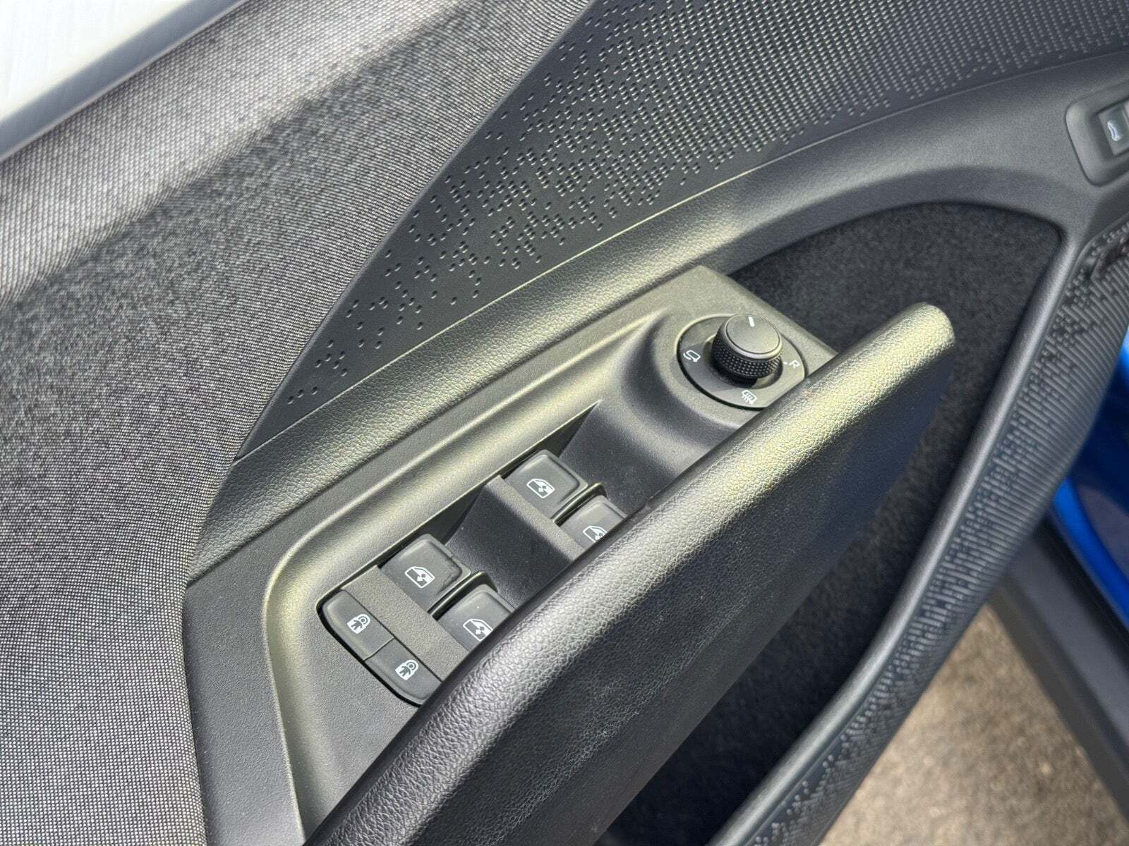 Blå Skoda Enyaq fra 2023