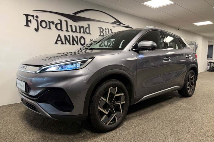 Grå BYD Atto 3 fra 2023 set udefra