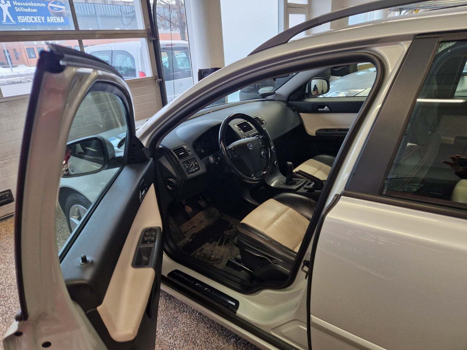 Sølv Volvo V50 fra 2011