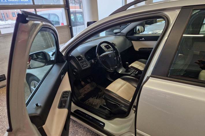 Sølv Volvo V50 fra 2011