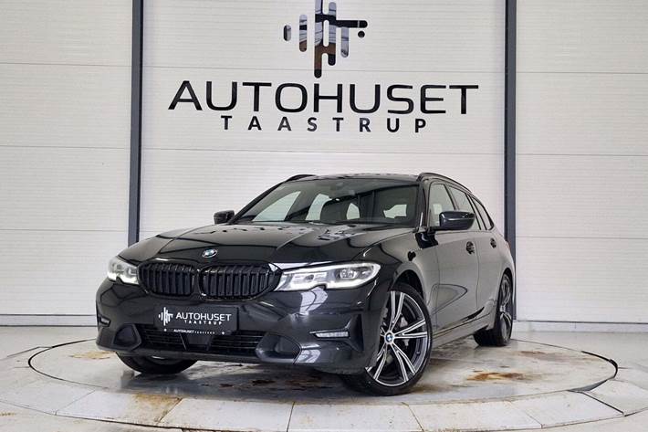 Sort BMW 330i fra 2020 set udefra