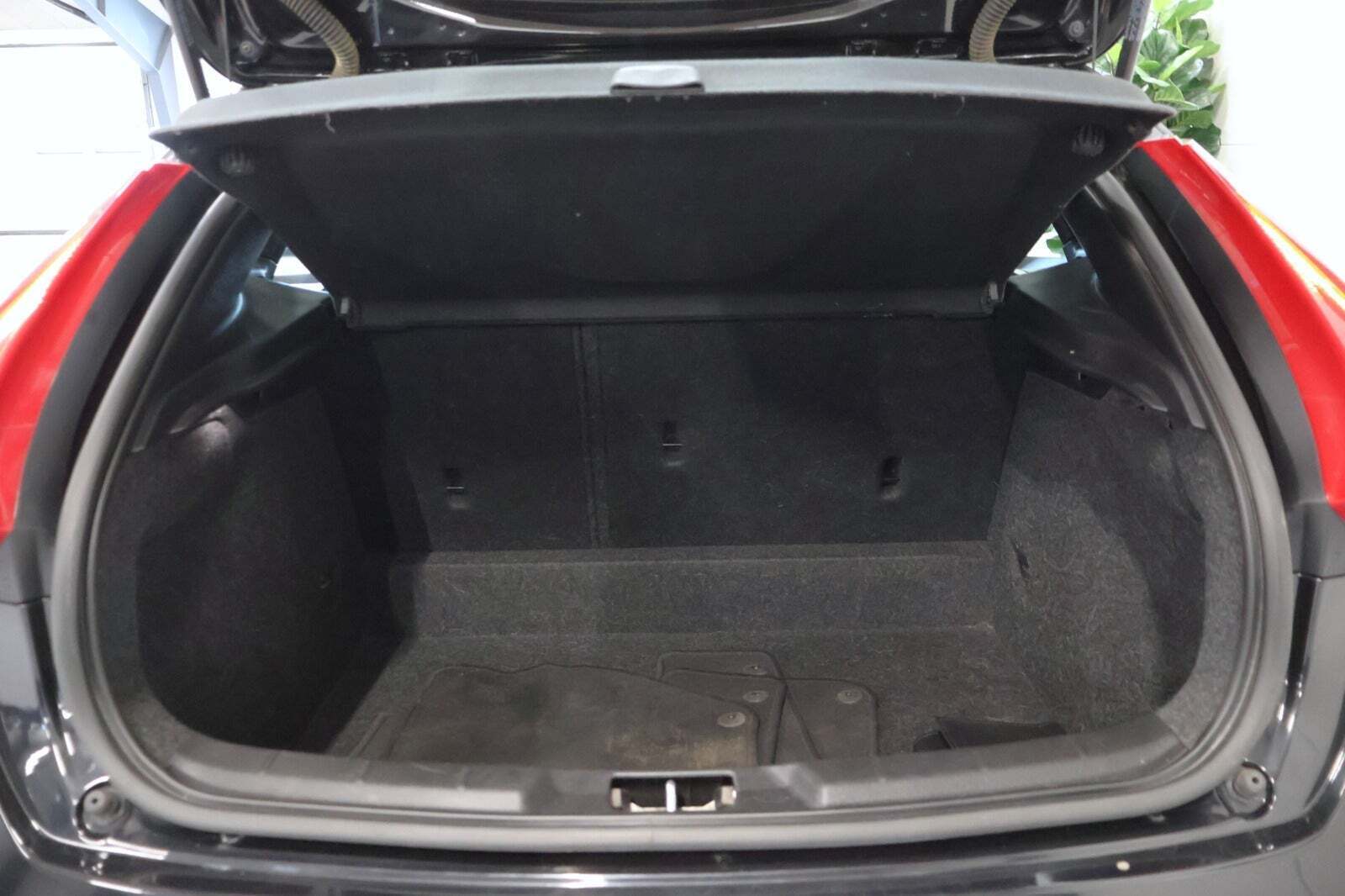 Sort Volvo V40 fra 2017