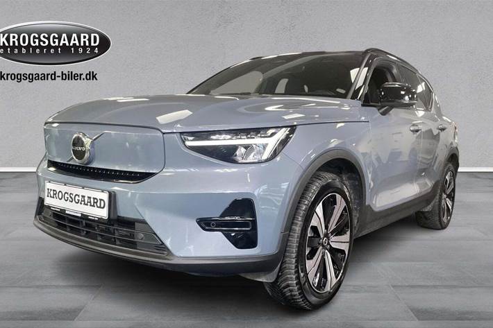 Grå Volvo XC40 fra 2023 set udefra