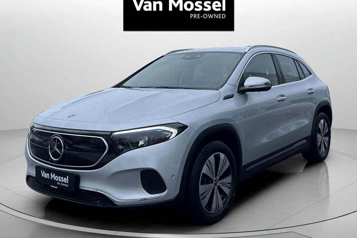 Sølv Mercedes EQA250 fra 2023 set udefra