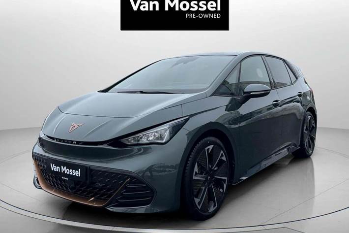 Grå Cupra Born fra 2024 set udefra