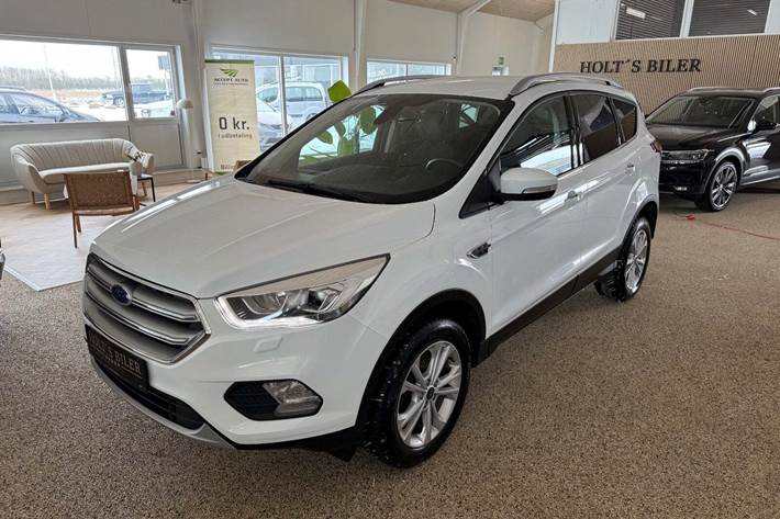 Hvid Ford Kuga fra 2018 set udefra