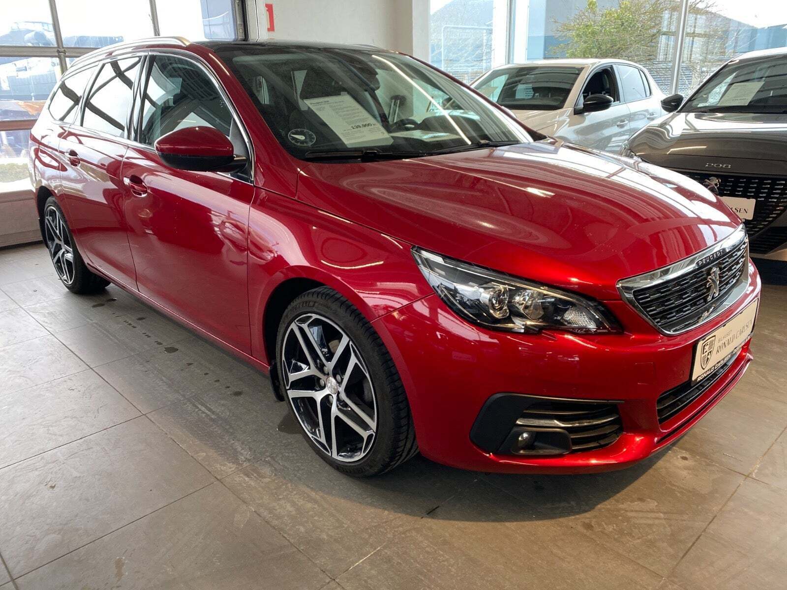 Peugeot 308 1,5 BlueHDi 130 Selection Sky SW