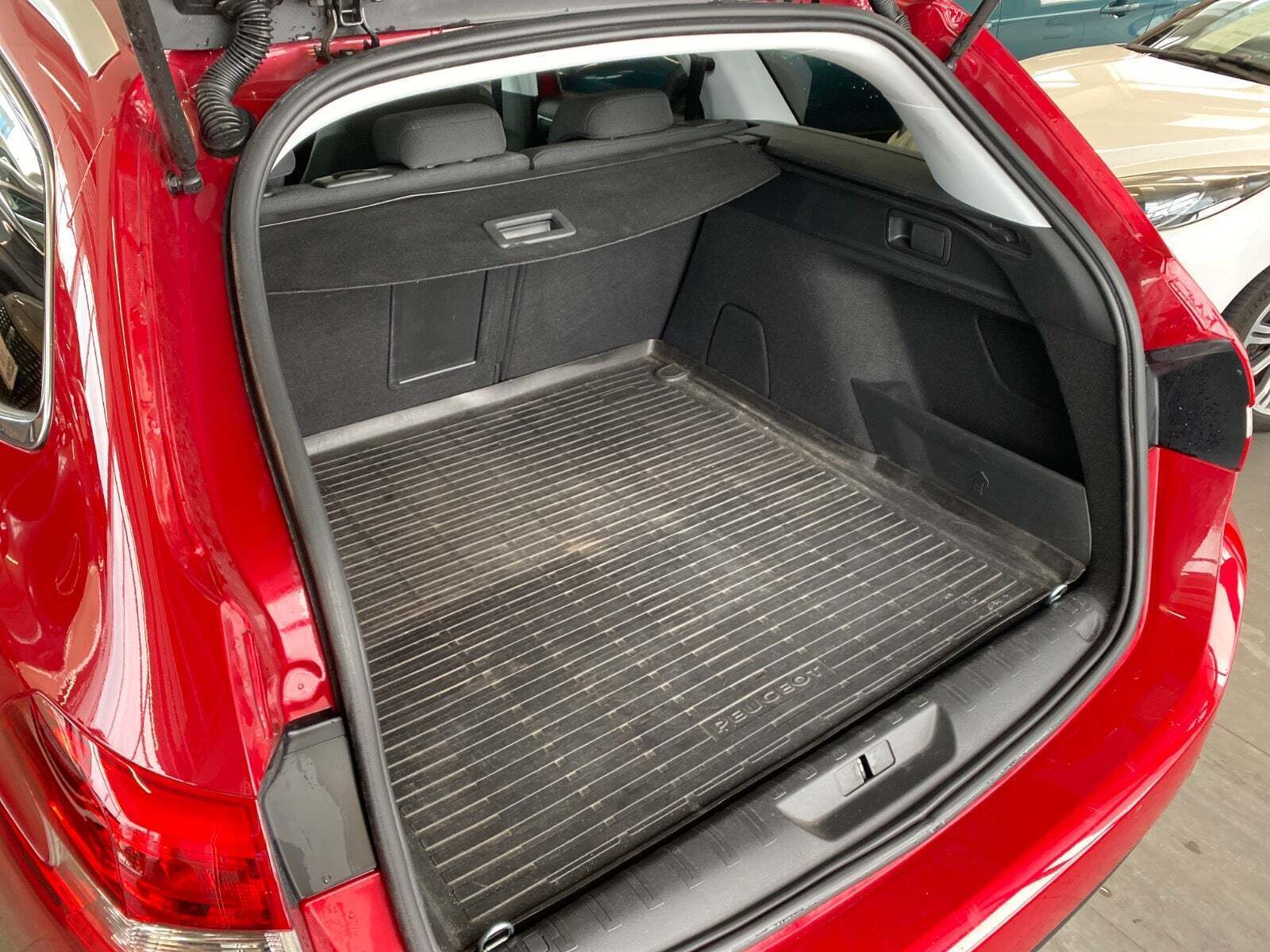 Peugeot 308 1,5 BlueHDi 130 Selection Sky SW