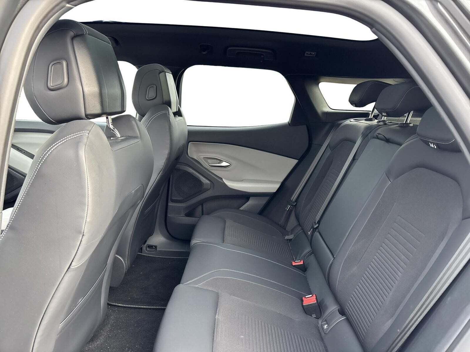 Ford Explorer 77 Premium Extended Range