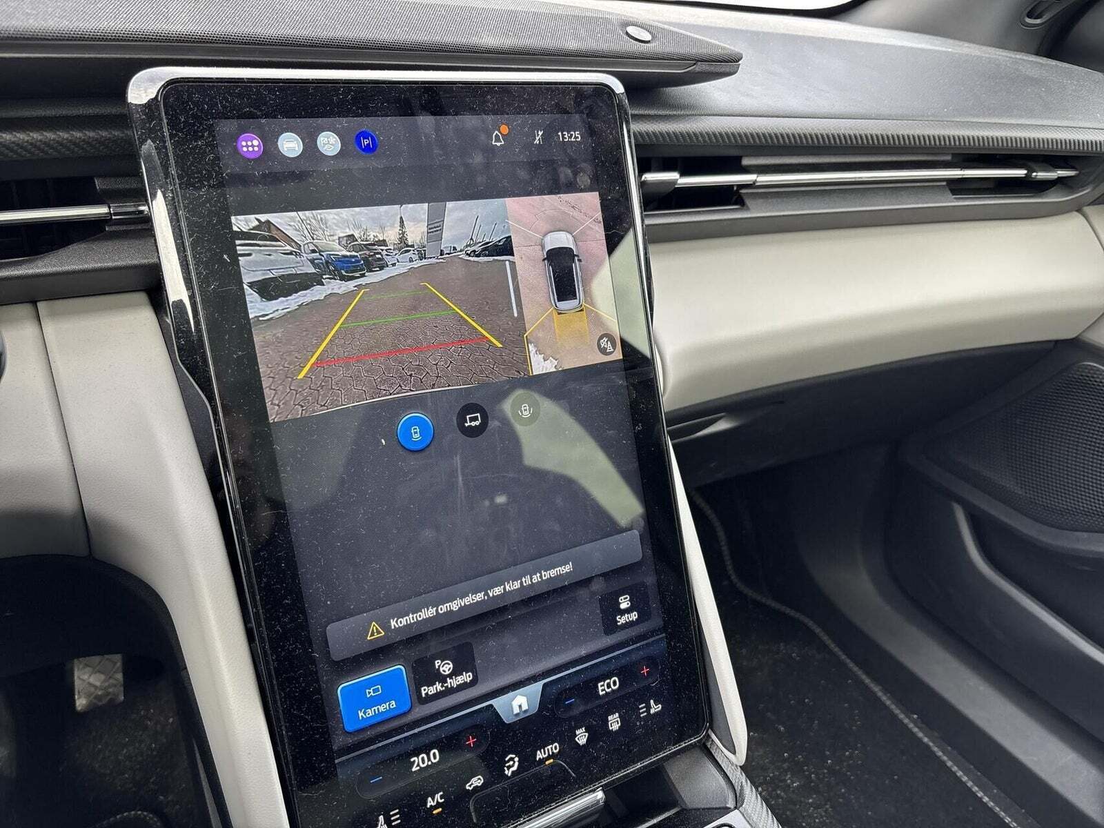 Grå Ford Explorer fra 2024