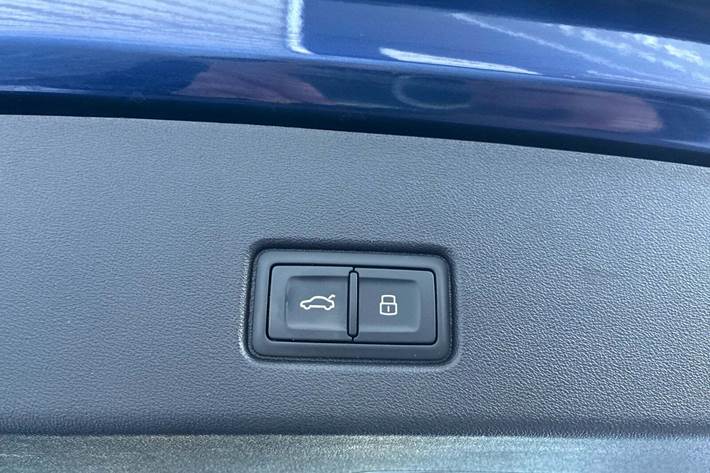 Blå Audi Q4 e-tron fra 2022