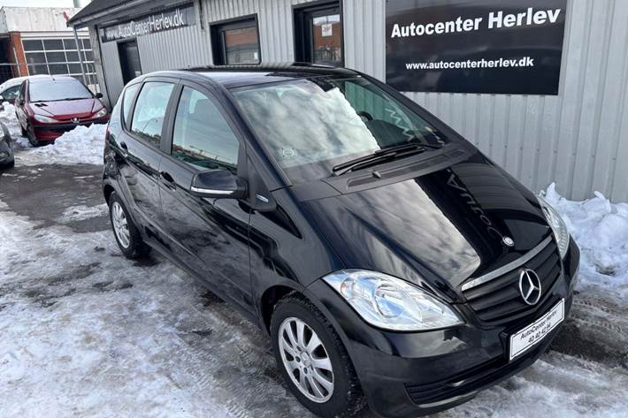 Sort Mercedes A160 fra 2011 set udefra