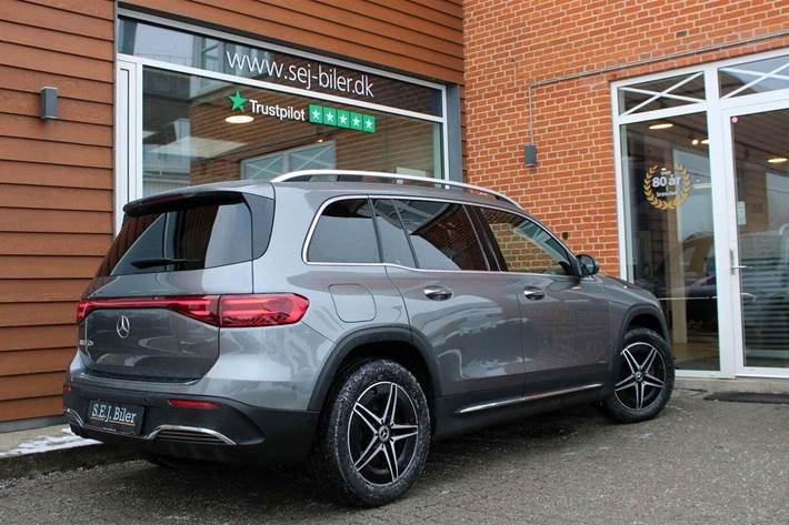 Grå Mercedes EQB250+ fra 2024
