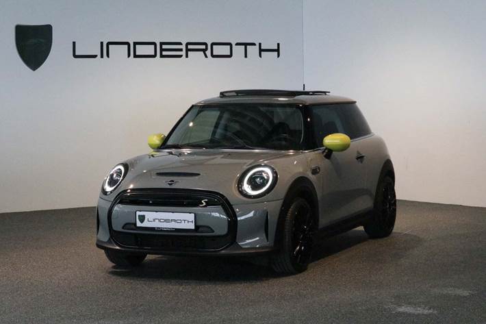 Grå Mini Cooper SE fra 2022 set udefra