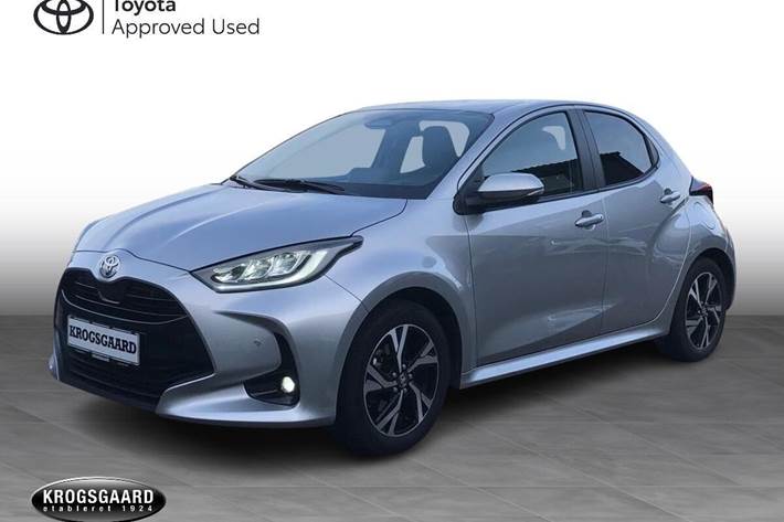 Sølv Toyota Yaris fra 2024 set udefra