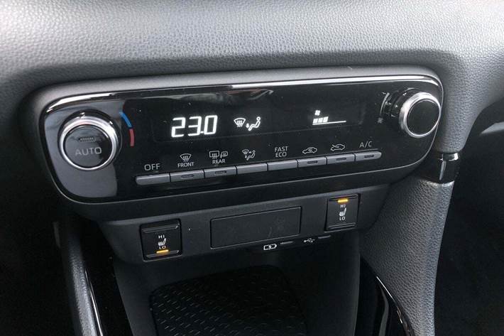 Sølv Toyota Yaris fra 2024