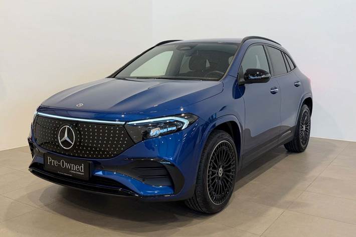Blå Mercedes EQA300 fra 2025 set udefra