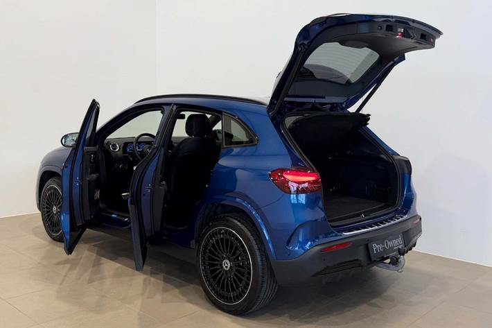 Blå Mercedes EQA300 fra 2025