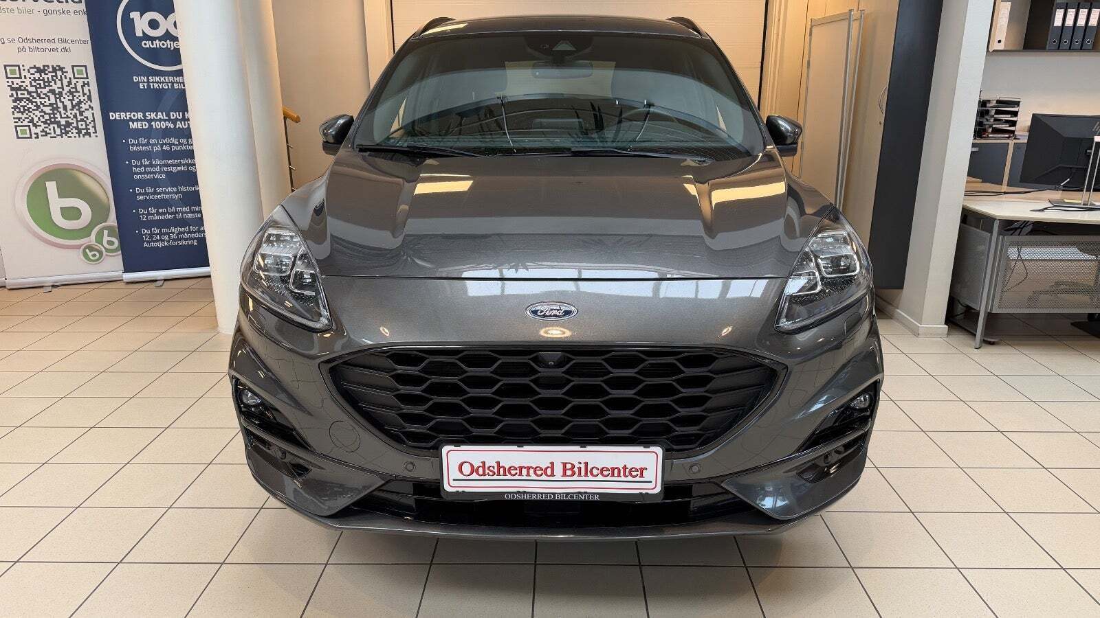 Grå Ford Kuga fra 2021