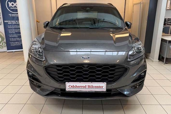 Grå Ford Kuga fra 2021