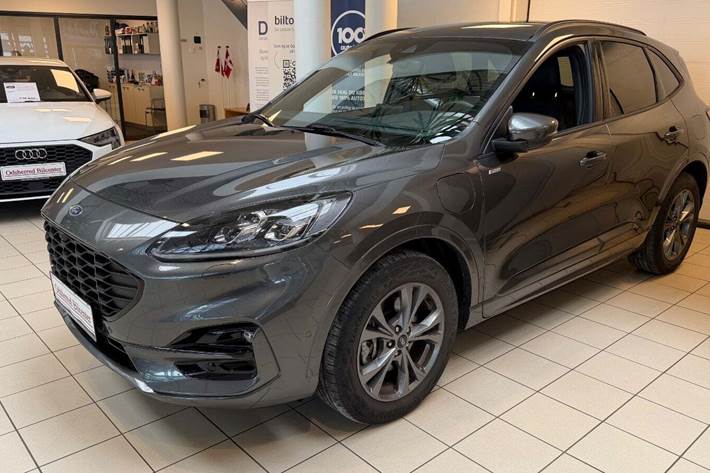 Grå Ford Kuga fra 2021