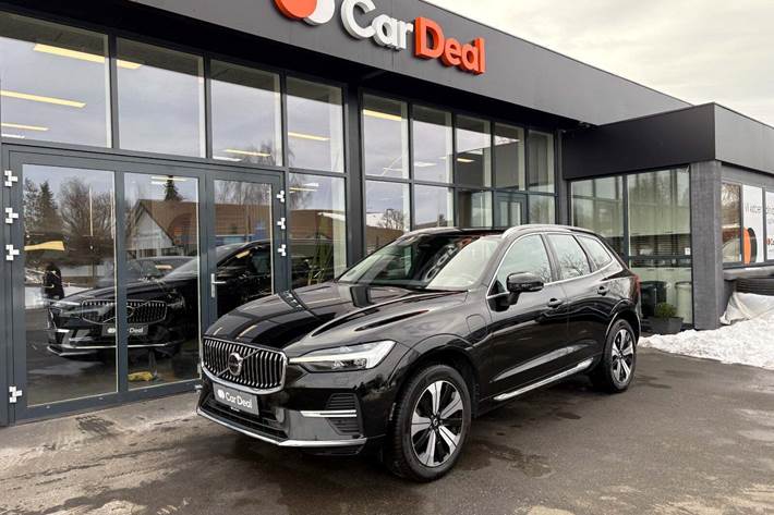 Sort Volvo XC60 fra 2023 set udefra