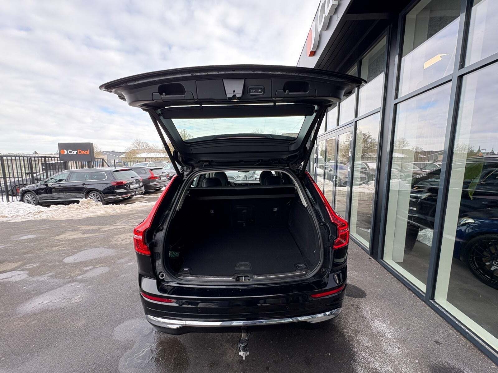 Sort Volvo XC60 fra 2023