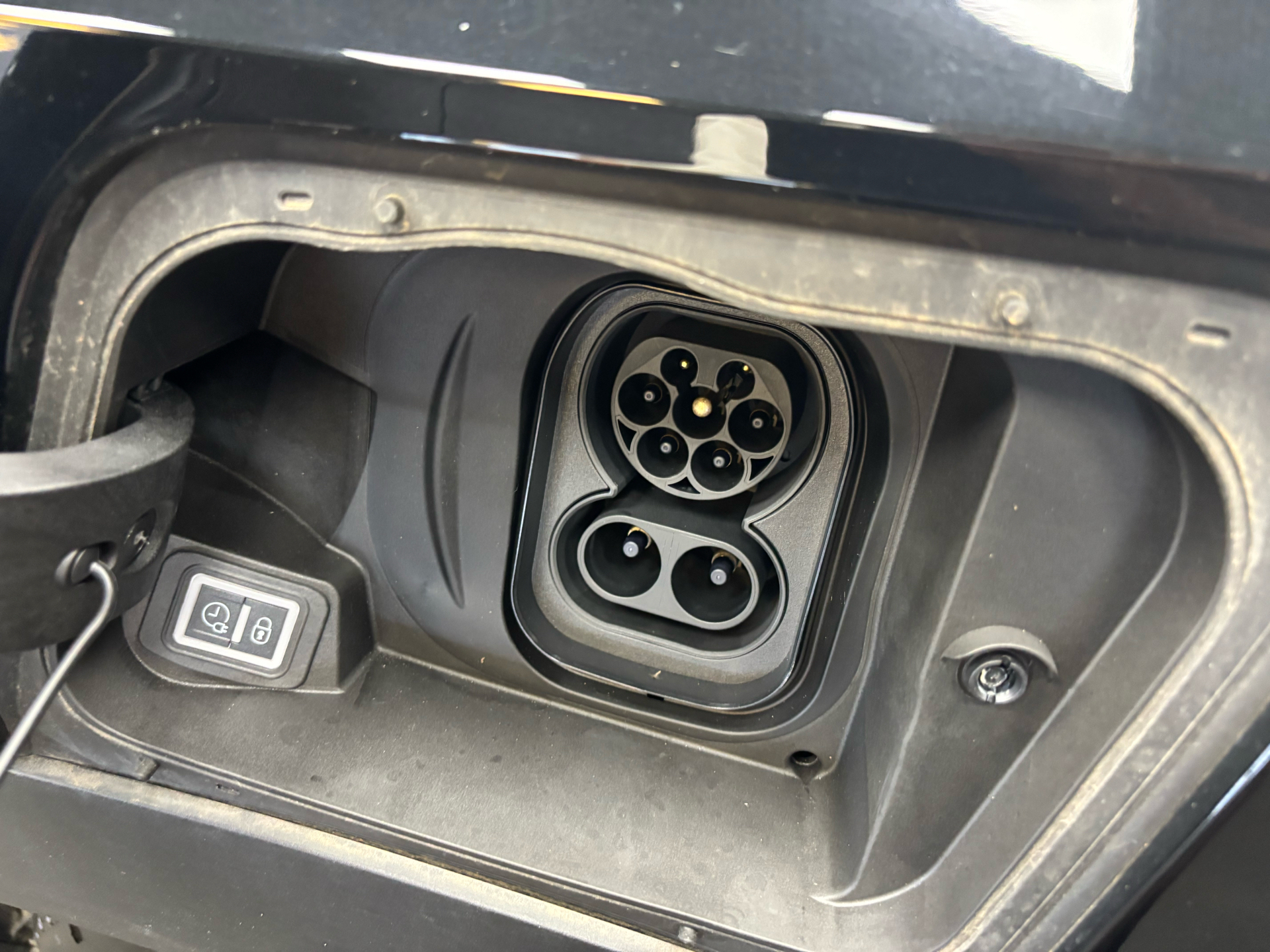 Sort Opel Mokka-e fra 2023