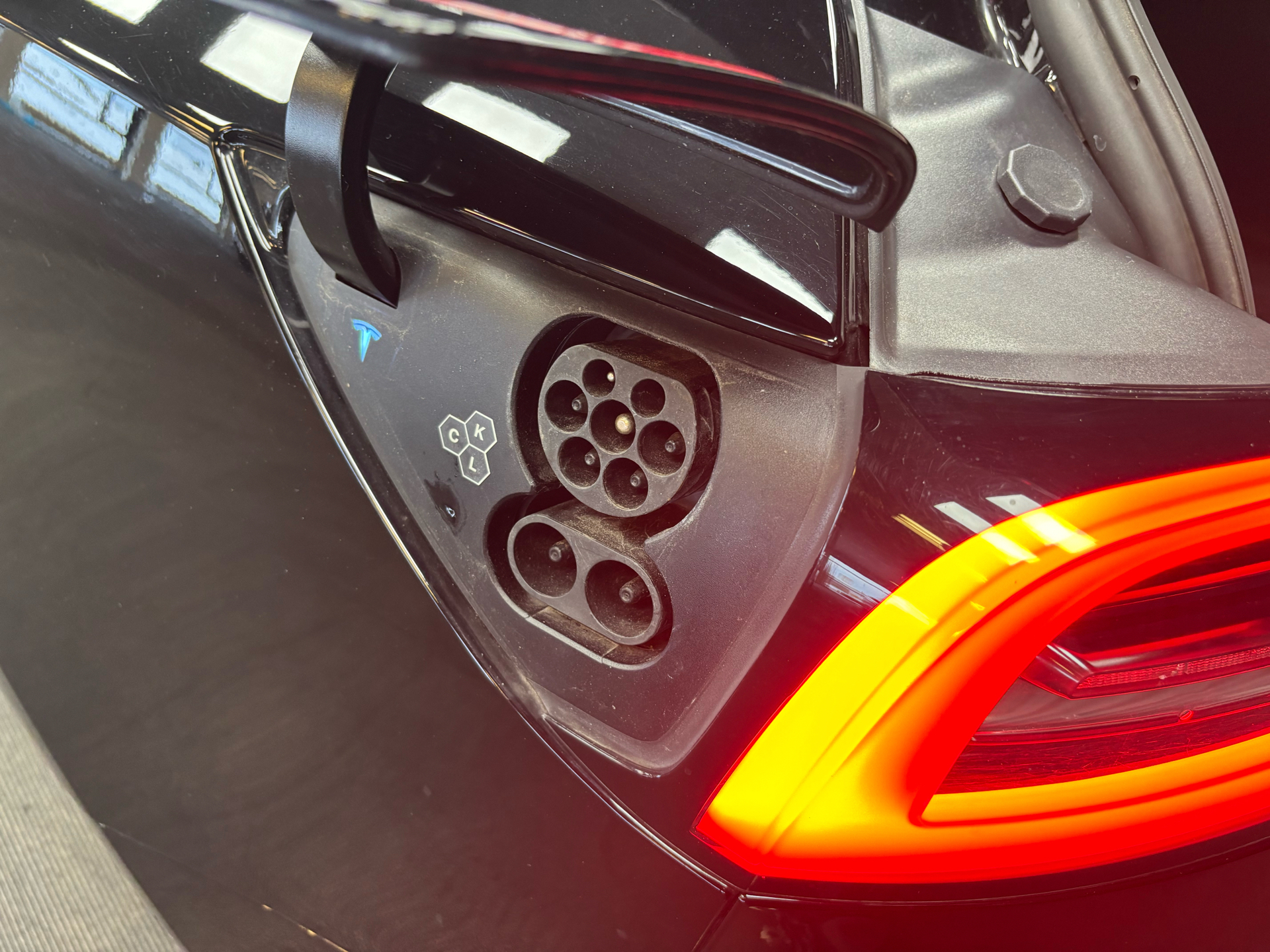 Sort Tesla Model 3 fra 2021