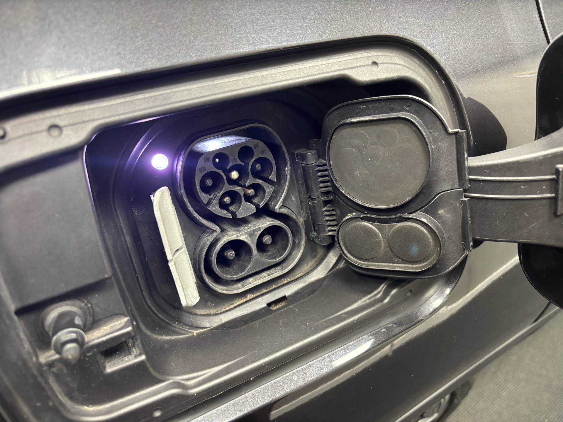 Grå BMW iX3 fra 2021