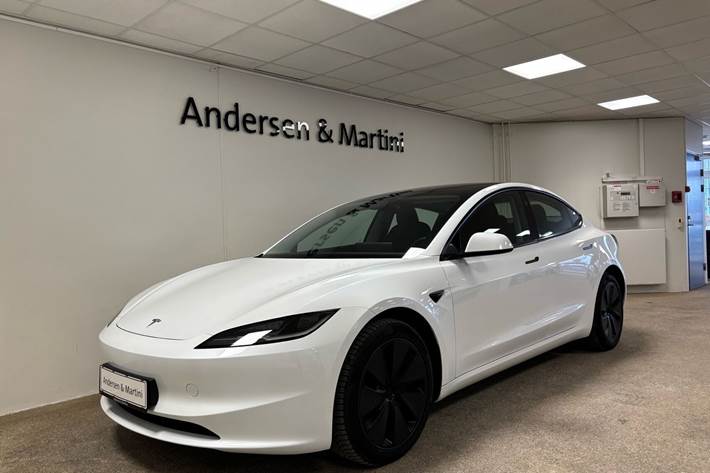 Hvid Tesla Model 3 fra 2023