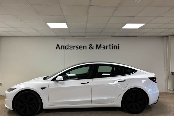 Hvid Tesla Model 3 fra 2023