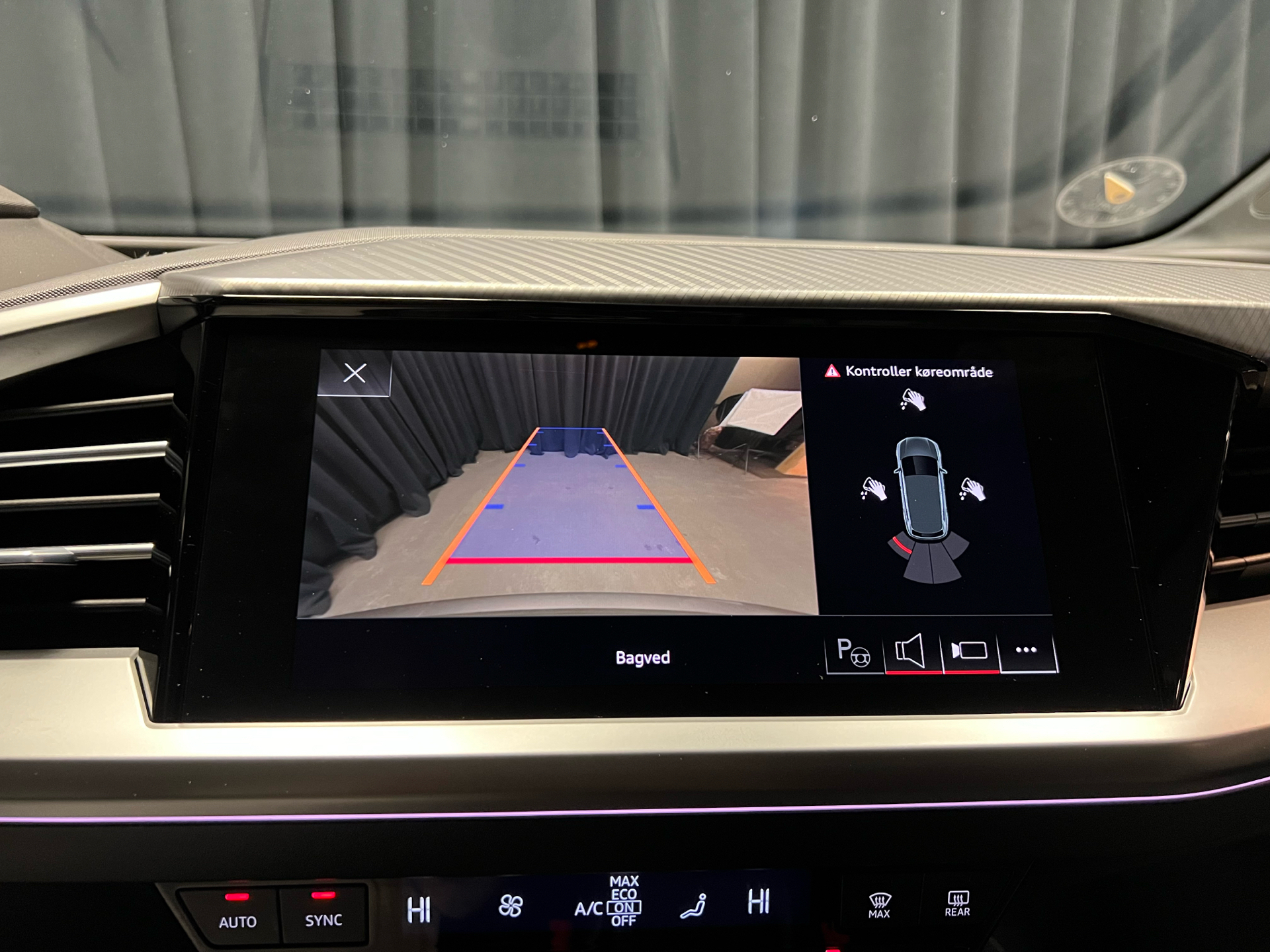 Grå Audi Q4 fra 2022