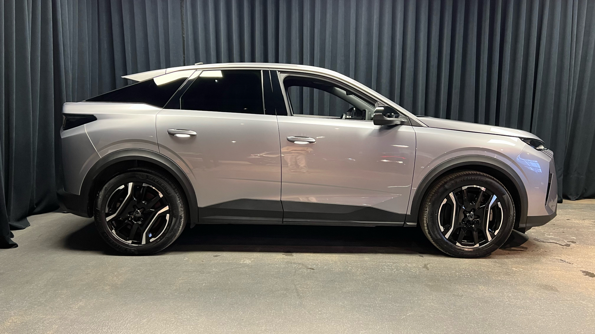 Peugeot e-3008 EL Allure 210HK 5d Aut.