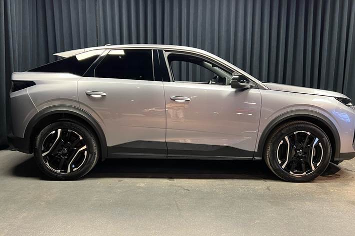 Grå Peugeot e-3008 fra 2024