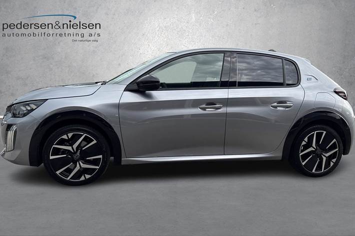 Sølv Peugeot e-208 fra 2024